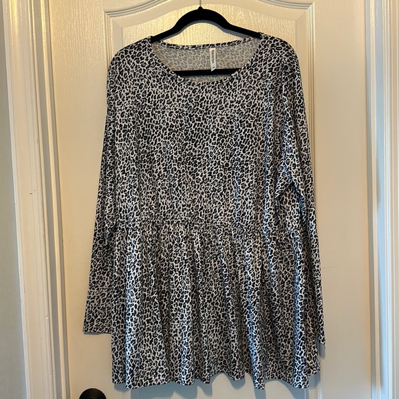 Tickled teal animal print tunic - Picture 3 of 5
